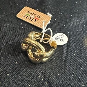 Elegant Gold Women's Ring